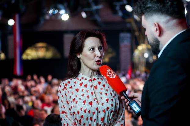 Zagreb: Slavlje u izbornom stožeru Zorana Milanovića nakon rezultata prvih izlaznih anketa