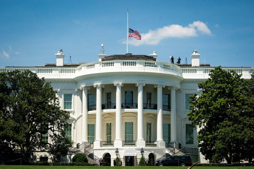 Portreti Billa Clintona i Georgea Busha uklonjeni iz Bijele kuće