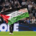 VIDEO Aktivist s palestinskom zastavom prekinuo susret u LP: Zaustavite ubijanje djece u Gazi