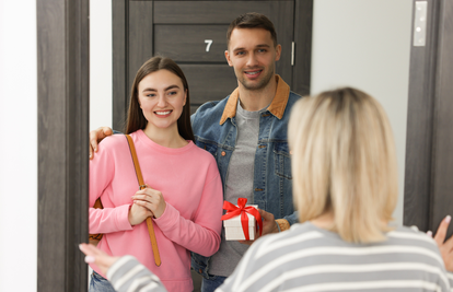 Žena otkrila bizarnu tajnu svog susjeda: Šokirao ju je ovaj selfie