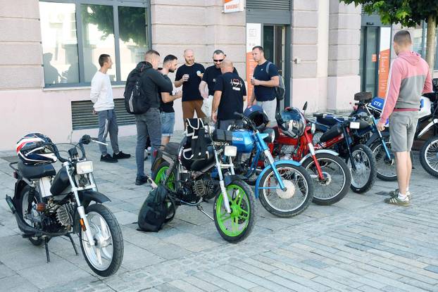 Sisak: Oldtimer klub Sisak organizirao 7. Tomos susret