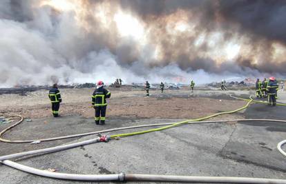 Posljedice velikog požara u Osijeku: 'Sutra nema škole, uzorkovanje tla u tijeku...'