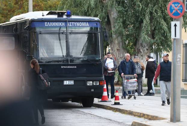 Atena: Prvi Boysi stigli na sud, specijalci i interventna na ulici
