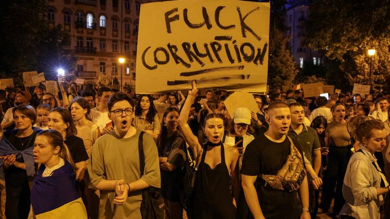 FOTO Ovako su izgledale ulice ukrajinskih gradova. Bijesni na Zelenskog zbog novog zakona