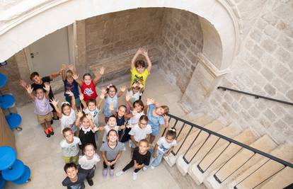 Mali Dubrovčani idu u posebnu školu: Palača im je razred, a cijeli Stradun igralište...