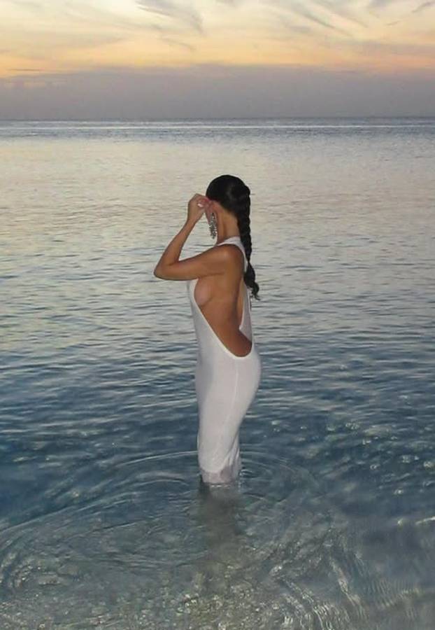 FOTO Mini bikini i bujne grudi: Ovako se Kylie Jenner odmara