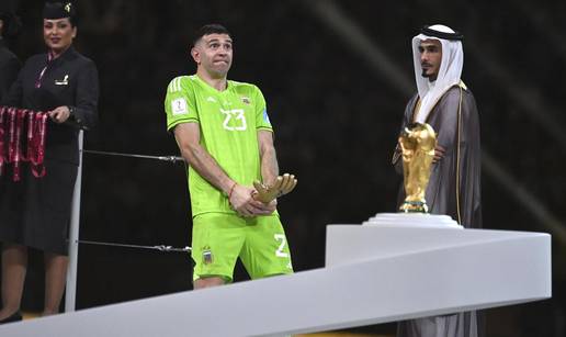 FOTO Argentinac se opet ludira: Stavljao trofej na međunožje, a sada je ponižavao Brazilce...