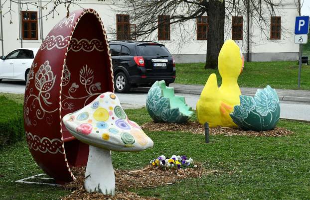 Slavonski Brod: Počelo ukrašavanje središta grada uskrsnim dekoracijama