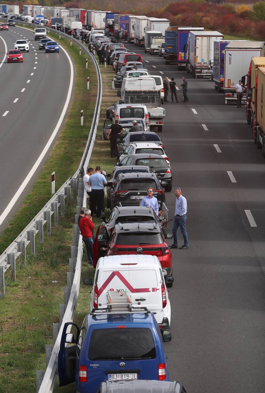 Zagreb: Zbog nesreće između Jakuševca i Kosnice stvaraju se velike gužve