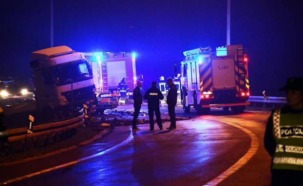 U prometnoj nesreći na autocesti A3 kod Okučana smrtno stradale tri osobe