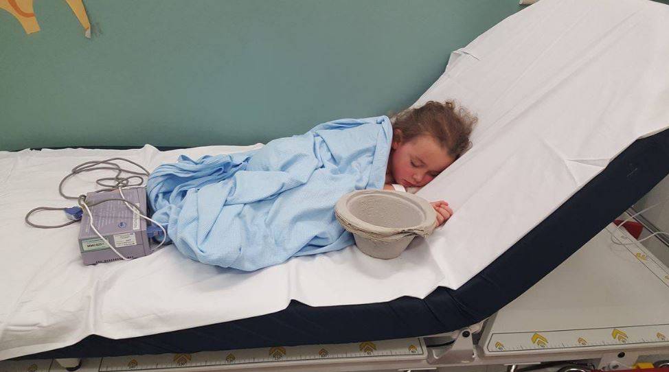 Potresna objava: 'Moja kći je u bolnici. Budi se 20 puta u satu'