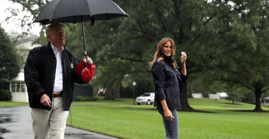 Kolinda, Melania i Meg kisnu, a gospoda je pod kišobranima...