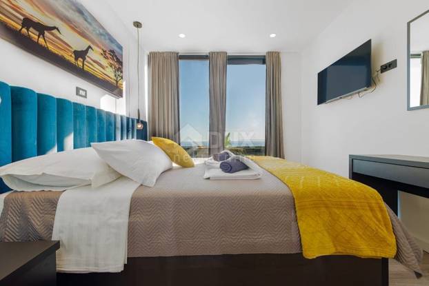 Pogodite koliko košta: Dvojna vila u blizini Novalje ima bazene, roštilj i teniski teren...