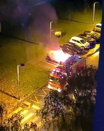 Dim, plamen i sirene dočekale su sinoć stanovnike Zagreba: U Gajicama planula dva auta