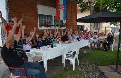 Vatreno ludilo u Sikirevcima: "Raketa je naš ponos i dika..."