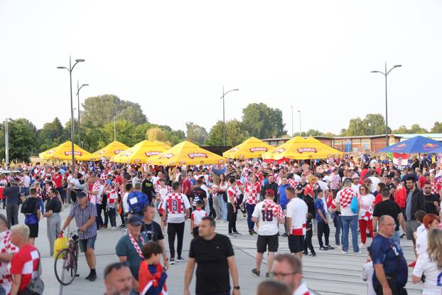 Osijek: Atmosfera prije početka utakmice Hrvatska - Češka