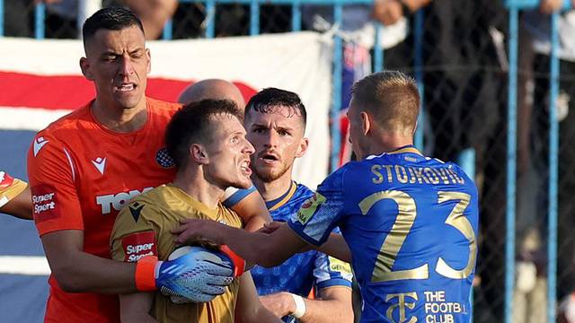 Zagreb: Tučnjava na igrača na utakmici Lokomotiva - Hajduk, Mikanović je gurnuo Stojkovića