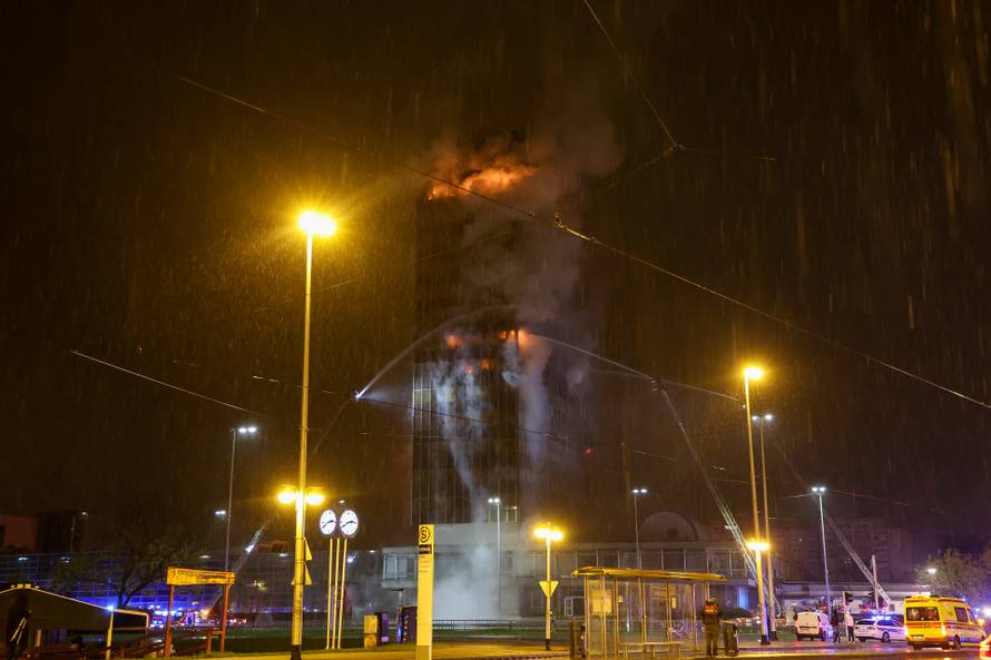 Zagreb: Pozar u Vjesnikovom neboderu
