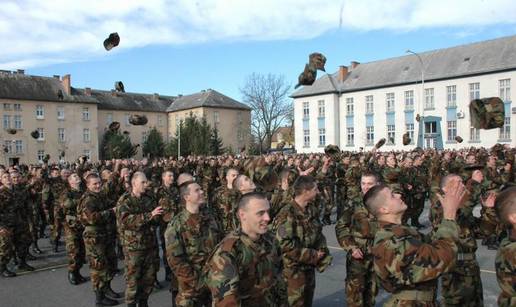 Prisegnuo drugi naraštaj s 240 dragovoljnih ročnika