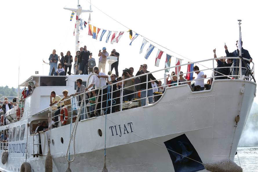 Skradin: Å ime Strikoman snima brod Tijat za 561. milenijsku fotografiju