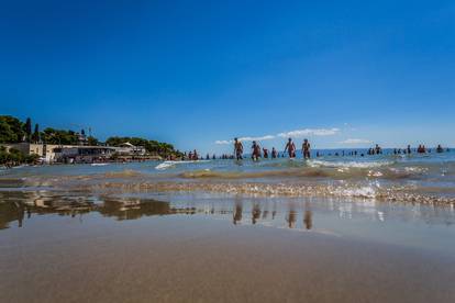 Pogledajte krcatu plažu Bačvice