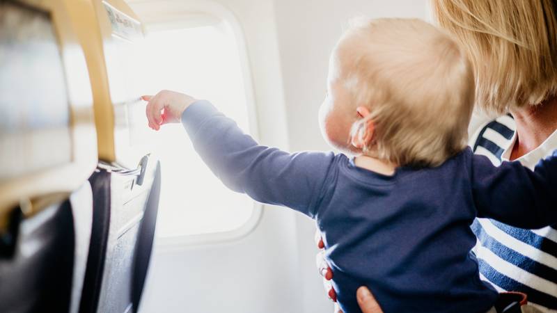 Putnica rodila bebu u avionu: Sada nema pojma koje je državljanstvo djeteta