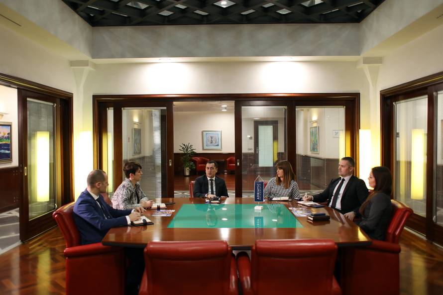 Jadransko mijenja ime u Adriatic osiguranje i širi se