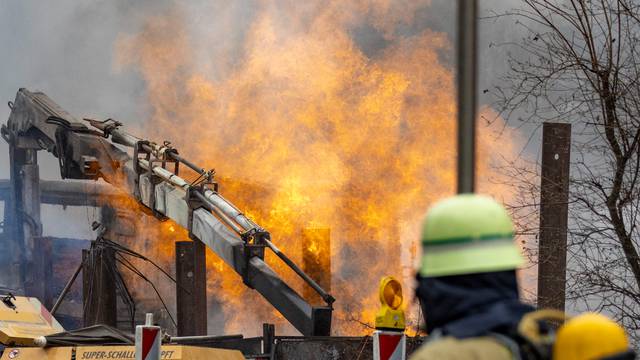 Gas pipeline explodes during construction work