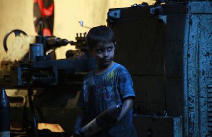 Djetinjstvo u Siriji: Umjesto da ide u školu, Issa slaže granate