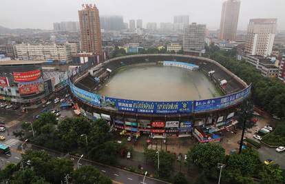 Novo kinesko 'čudo': Kiša je od stadiona napravila veliku kadu!