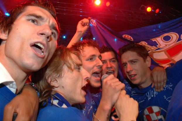 ARHIVA - Nogometaši Dinama na Trgu bana Jelačića s navijačima proslavili naslov prvaka Hrvatske, 19.05.2007.