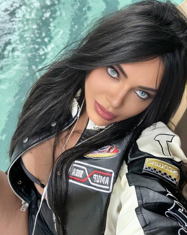 FOTO Gospođa Messi morala je reagirati zbog ovih fotki Miss Bum Bum: 'Valjda je ljubomora'