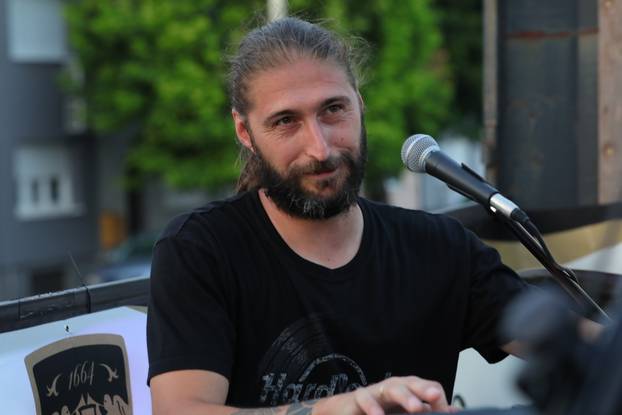 Osijek: Rock bend Echoes zabavljao Osječane na prvom pokretnom koncertu