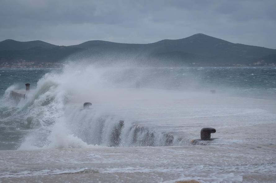 Nezapamćeno jako jugo puše na zadarskom području