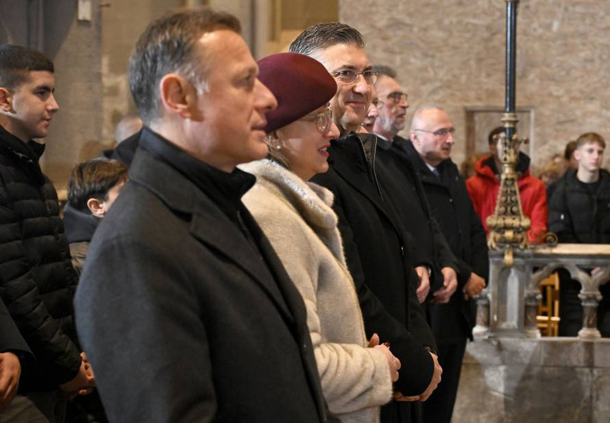 Proslava svetkovine Rođenja Gospodinova - Božića u zagrebačkoj katedrali