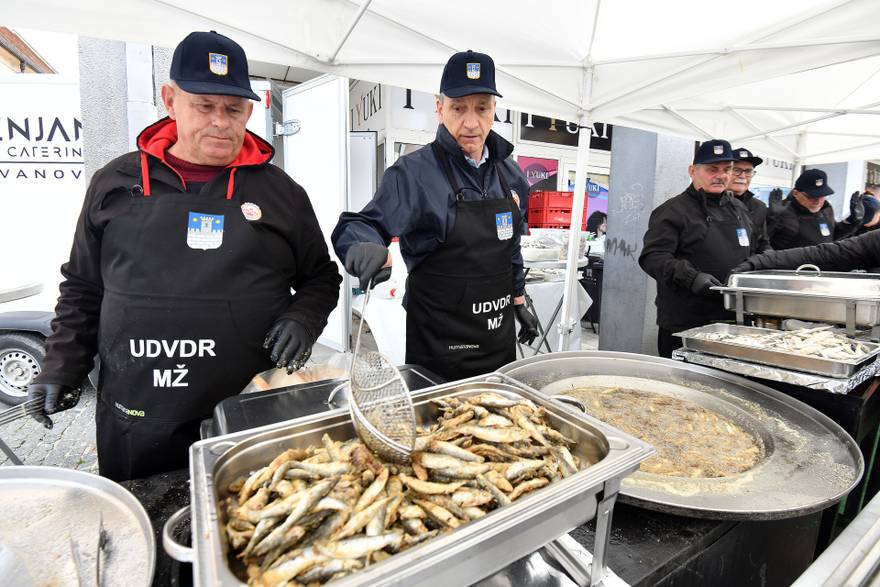 Tisuće porcija srdela i fiša podijeljeno građanima diljem Hrvatske
