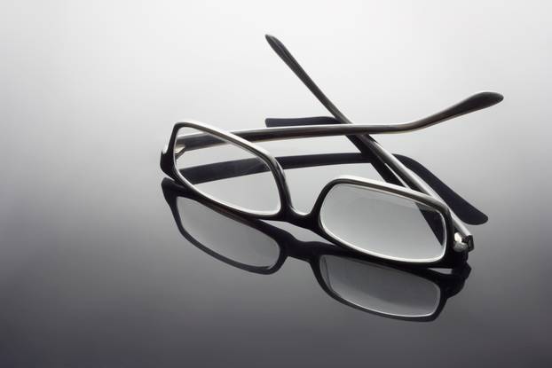 FOTO 50 modnih grešaka koje će učiniti da žene starije od 50 izgledaju još starije