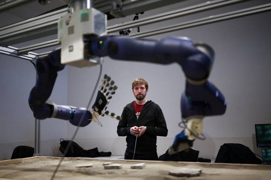 Robot assistant helps archaeologists piece together Pompeii's frescoes