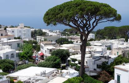 Hrvat se pravio da je diplomat: Uhvaćen je u hotelu na Capriju