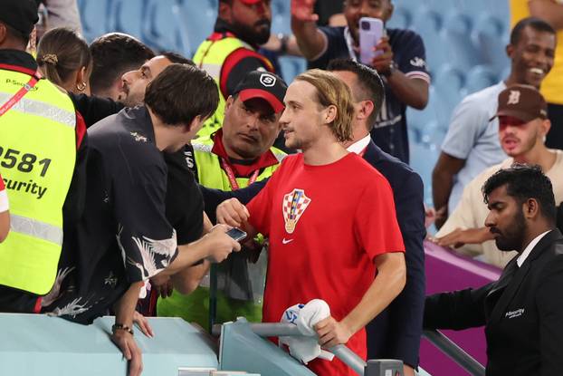 KATAR 2022 - Nogometaši Hrvatske s obiteljima nakon susreta protiv Japana