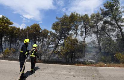 Niz požara kod Šibenika pod nadzorom: 'Uspjeli smo  da se vatra ponovno ne rasplamsa'