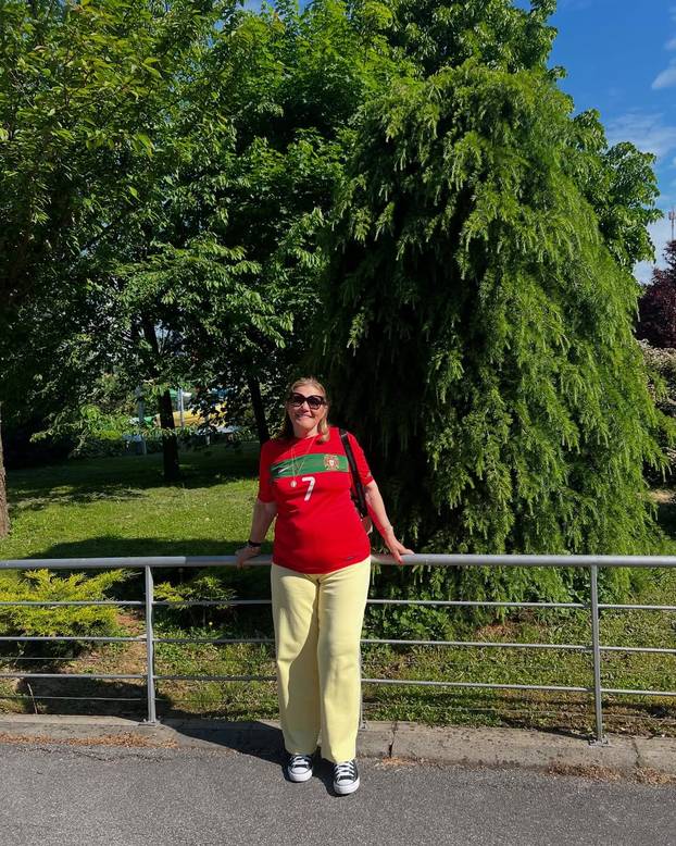 FOTO Mama Cristiana Ronalda nosi komplet od samo 17,99 €