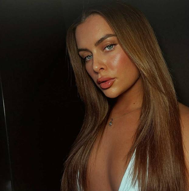 FOTO Zavirite u vruće prizore: Zanosna Australka otkrila sve, traži dečka iz inozemstva...