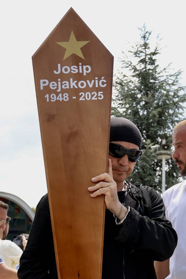 Sprovod glumca Josipa Pejakovića u Sarajevu