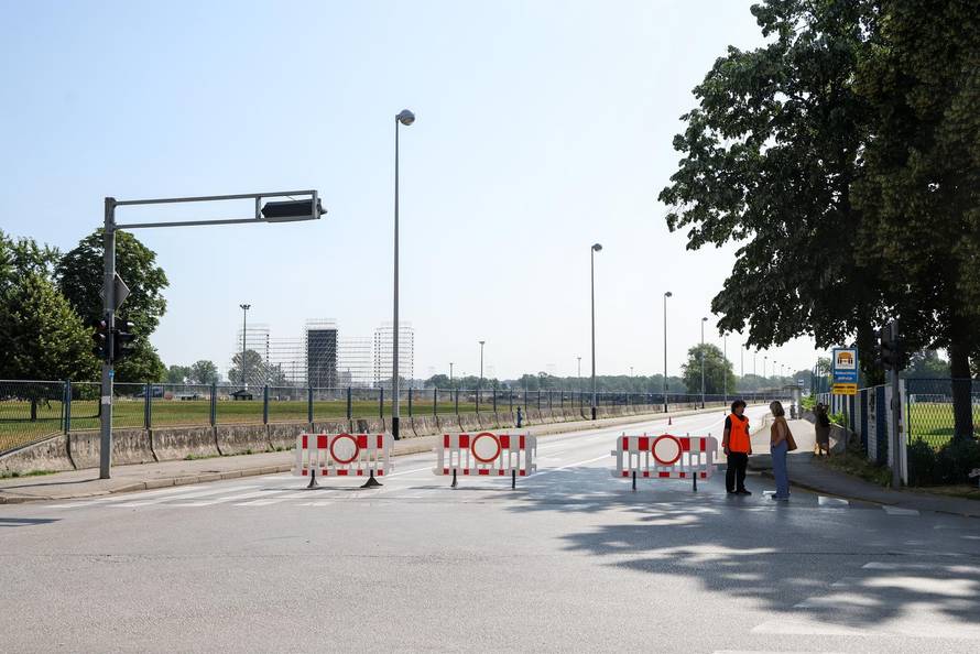 Zagreb: Privremeno je zatvoren promet oko Hipodroma zbog radova na pripremi pozornice za Thompsonov koncert