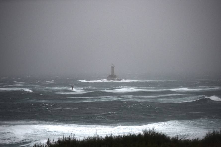 Premantura: Orkansko jugo privuklo znatiÅ¾eljnike na Rt Kamenjak
