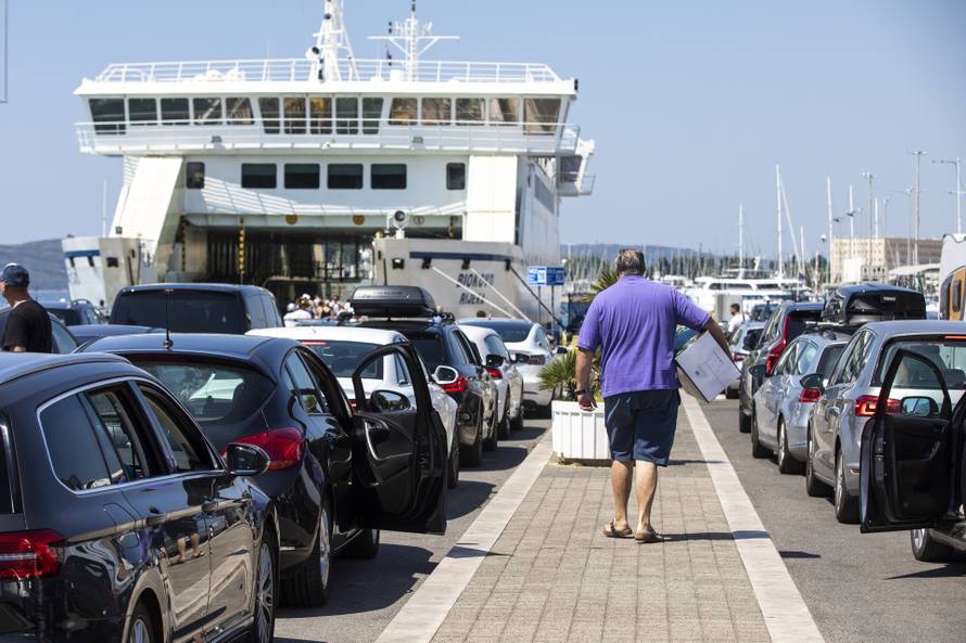 Vikend gužve u splitskoj trajektnoj luci