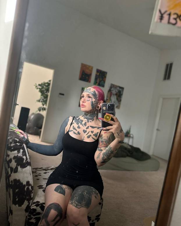 FOTO Cijela je tetovirana, ima i zmijski jezik: 'Vrijeđaju me da sam demon! Osjećam se lijepo'
