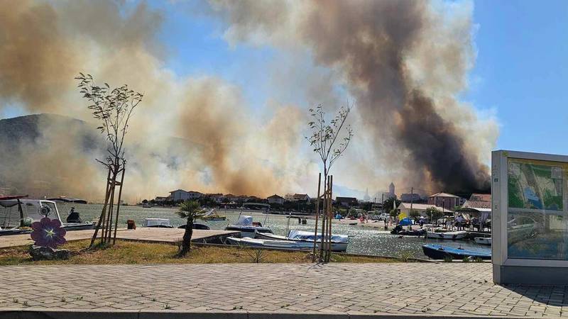 Vatrogasci sanirali cijelu noć požarište kod Vinišća