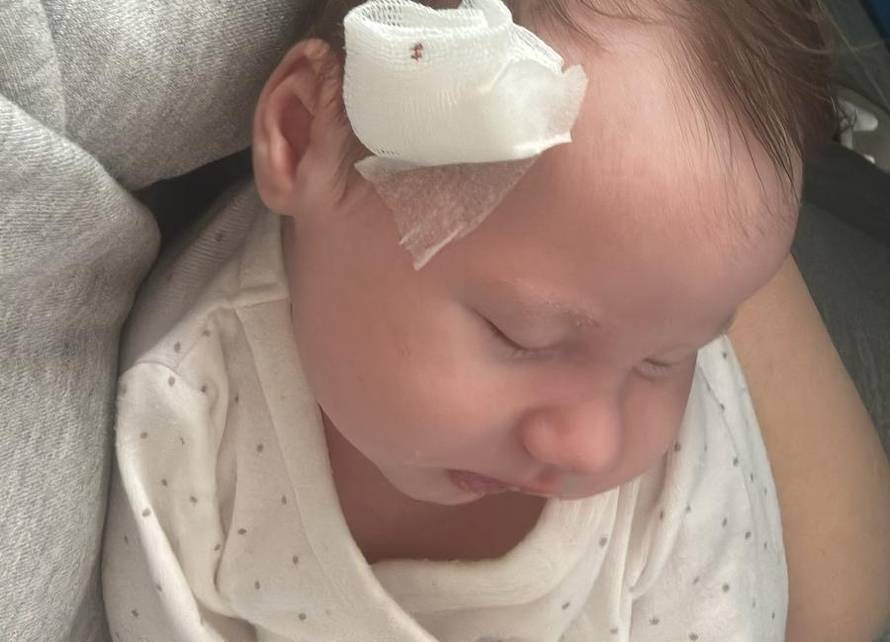 Potresno pismo majke s Brača: 'Liječnik je bebu s vrućicom 40,5 pustio kući. Imala je sepsu...'